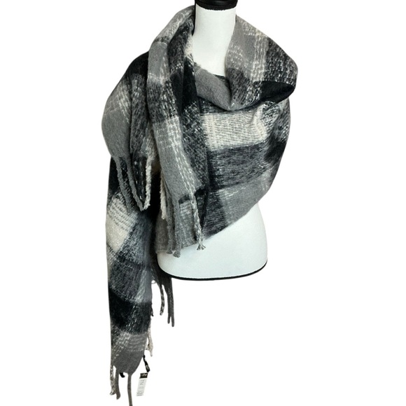 Jack & Missy Oversized Scarf Black Gray Cream Plaid Fuzzy Wrap Scarf Tassels - Picture 7 of 16